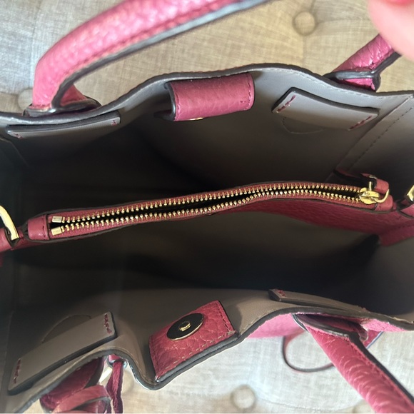 Kate Spade purse. In great condition. Removable strap. - Picture 3 of 4